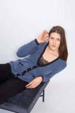 KLASSISK STRIK V-CARDIGAN støvet blå